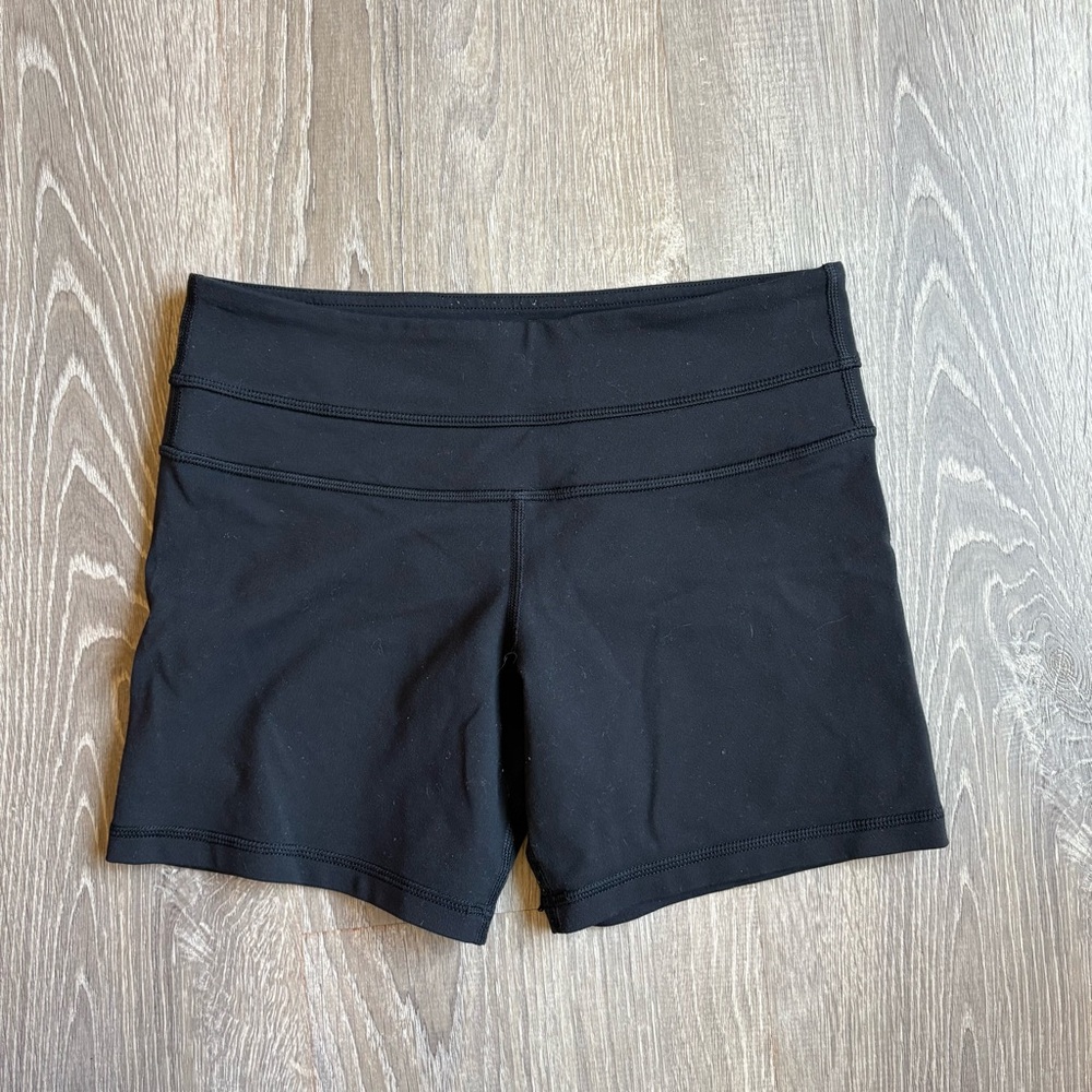 Lululemon Groove Shorts Size 4 Black